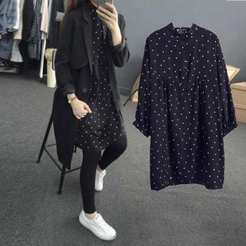 Schwangerschaftsfreude: Lässiges Punktkleid für Mamas