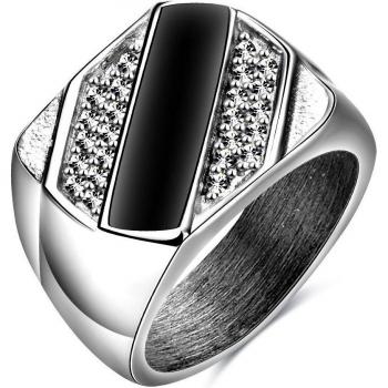 Lujo Negro en Plata: Anillo con Diamantes Simulados