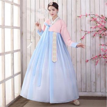 Bailarina Épica: Hanbok Folk de Antiguas Divisiones