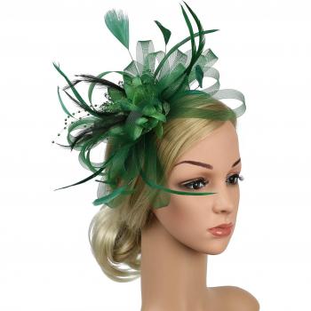 Elegante sombrero de cóctel de sinamay para eventos especiales como bodas e iglesias