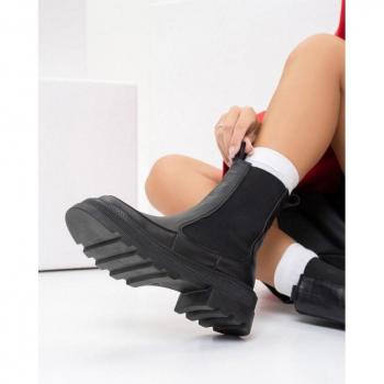 Botines Chelsea Altos ISSA PLUS 40 en Negro