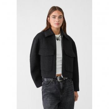 Stradivarius Kurze Boucléjacke mit Taschen Schwarz M