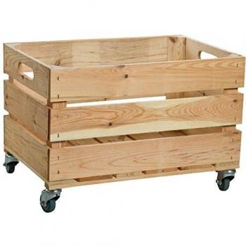 Caja de frutas antigua con ruedas