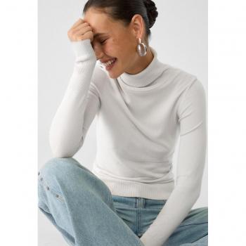 Soft Ecru Cashmere‑Inspired Pull‑Over – Medium