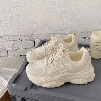 Baskets confortables blanches pour femmes