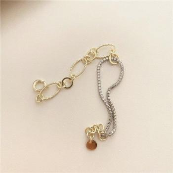 Bracelet Rétro en Métal : Chaîne Rectangulaire aux Strass
