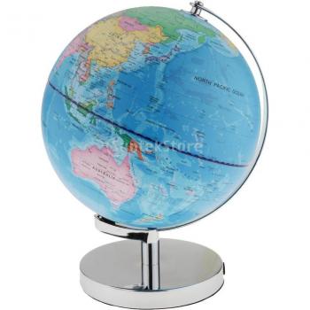 Globe terrestre lumineux avec carte des constellations