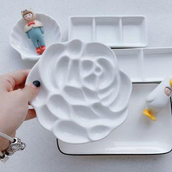 Palette Artistique en Céramique – Roses Ondulées