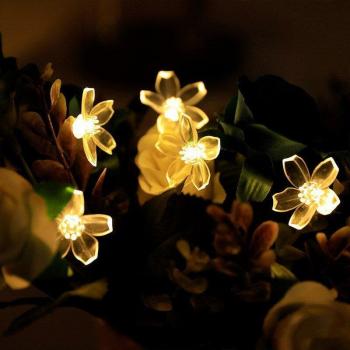 Chic Florecer: Cadena de Luces Parpadeantes en Estilo Sakura