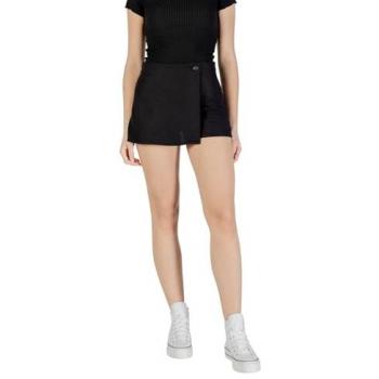 (Note: The product is a mini skirt for women in black.)