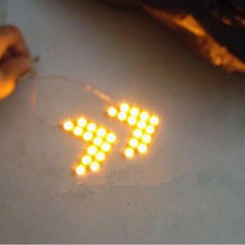 Flecha de Luz en Espejo Retrovisor – 5,5x4 cm