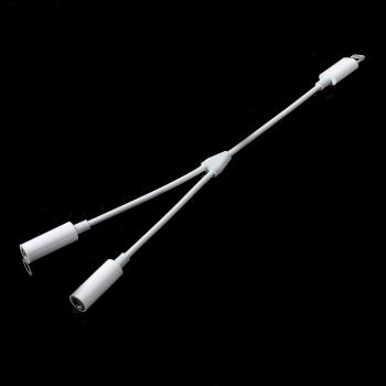 Adaptador de audio Lightning a 3,5 mm hembra para iPhone