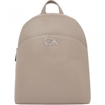 Mochila Monograma CK – Cierre Giratorio para Mujer