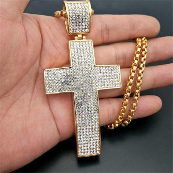 Colgante Hip Hop Cruz Iced Out en Acero Inoxidable Color Oro para Hombres
