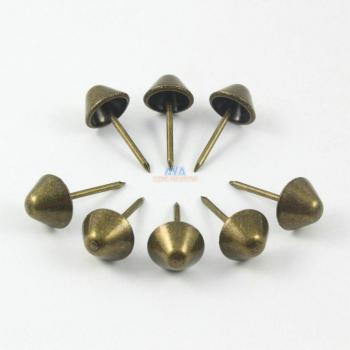 Tachuelas Cubo de Latón Clásico