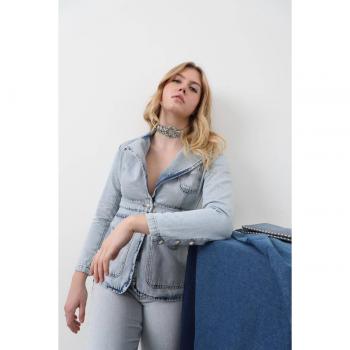 Jacket di jeans albastra chiara con maniche lunghe e un unico bottone, M