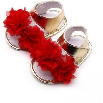 Zapato veraniego niño pequeño