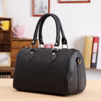 Hombro Chic de PU en Negro y Rojo