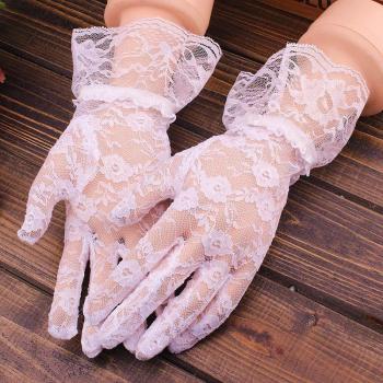 Accessoires de mariage : gants en dentelle