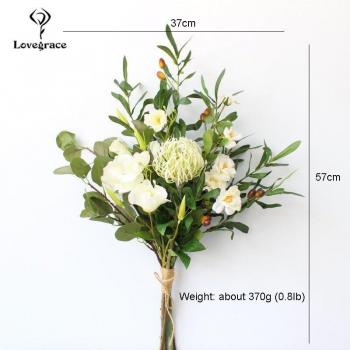 Décoration florale de mariage Lovegrace avec roses et orchidées