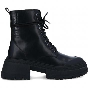 Botas de mujer con diseño militar y plataforma