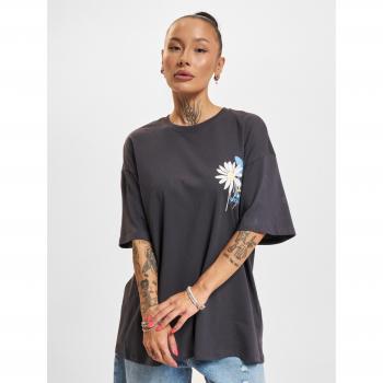 T‑shirt Large Graffiti Design