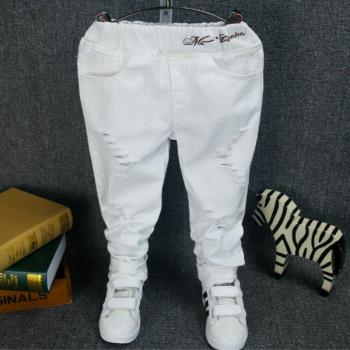 Nuevos pantalones vaqueros para niños
