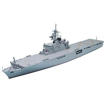 Tamiya 31003 – 1/700e LST‑4001 Ohsumi (JMSDF)