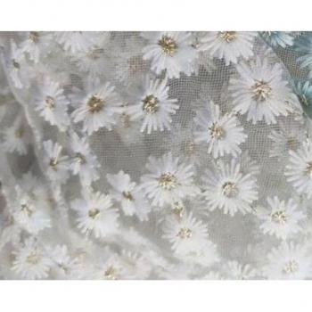 Daisy Blue Sky: Traje de Boda con Aplique, Tocado y Velo de Bufanda