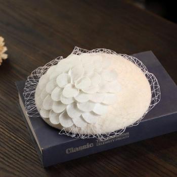 Accesorio de Novia: Sombrero de Lana y Gasa