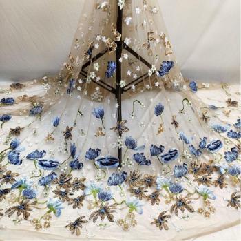 Fleuriste Couture Blue‑Yellow: Tissu Guipure & Appliques