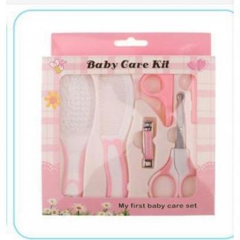 Accessoires de santé infantile : coupe-ongles et brosse à cheveux
