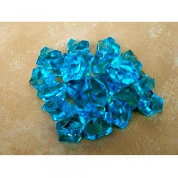 Helle Blau‑Deko‑Kiste mit Kristallen