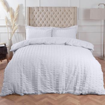 Luxurious Highams Seersucker Duvet Set in White for Double Bed Size