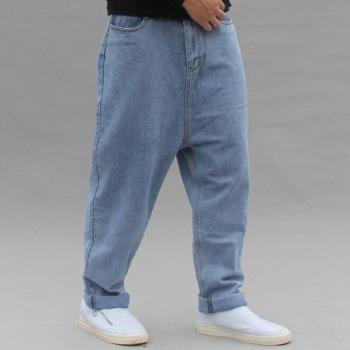 Hüftige Schlauchjeans für Männer