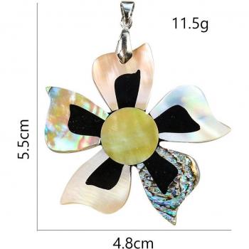 Pendentif Croix Coquillée