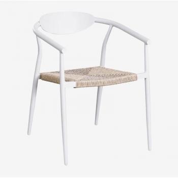 Sklum Silla compacta de comedor, apilable, con reposabrazos metálicos y acabado en ratán sintético Marsha
