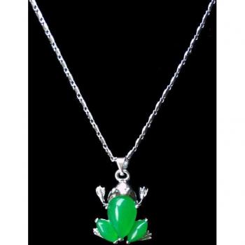 Natural Jade Frog Necklace for Good Luck