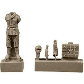 CMK Toy Figure f48302 German WWII Soldier with Grenade Case