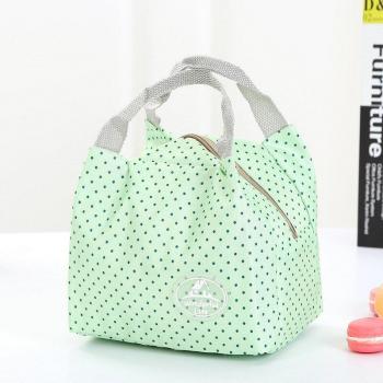 Isolierte Getränkekiste mit Picknicktasche