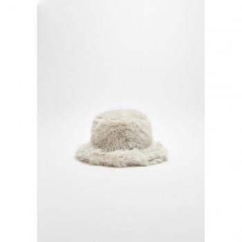 Stradivarius Ecru Bucket Hat Fuzzy OS