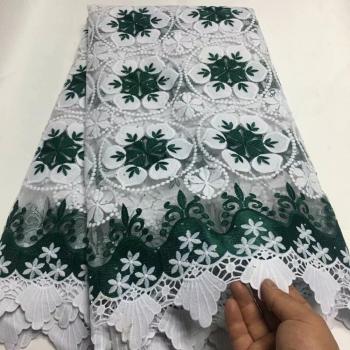 Elegantes Abendtuch mit Stickerei in zwei Farben