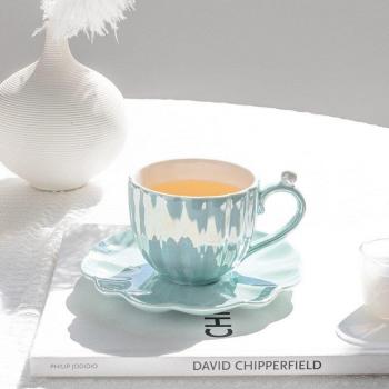 Geschenkbox mit kreativer Tasse