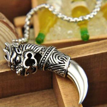 Pendentif Dent de Loup pour Style Punk