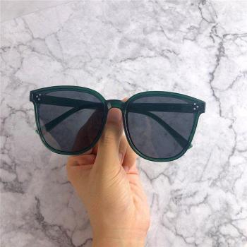 Gafas de sol cuadradas con montura amplia