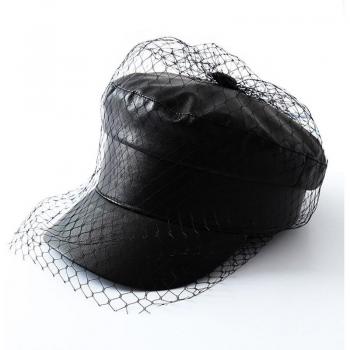 Chapeau haut plat en dentelle noire