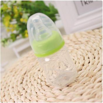 Pequeño biberón de viaje de 60ml ideal para recién nacidos