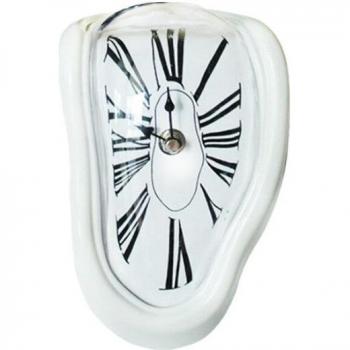 Reloj de Mesa Retro Fusionado con Estilo Romano