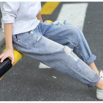 Jeans con agujeros para adolescentes