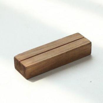 Pince à papier en bois naturel